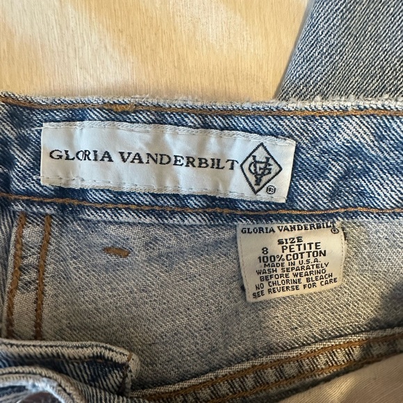 Gloria Vanderbilt Cropped Blue Jeans - Picture 4 of 4